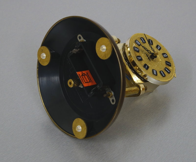 edle zierliche Hermle Quartz Drehpendeluhr Jahresuhr Kaminuhr Buffetuhr