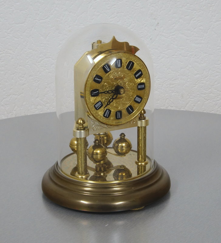 edle zierliche Hermle Quartz Drehpendeluhr Jahresuhr Kaminuhr Buffetuhr