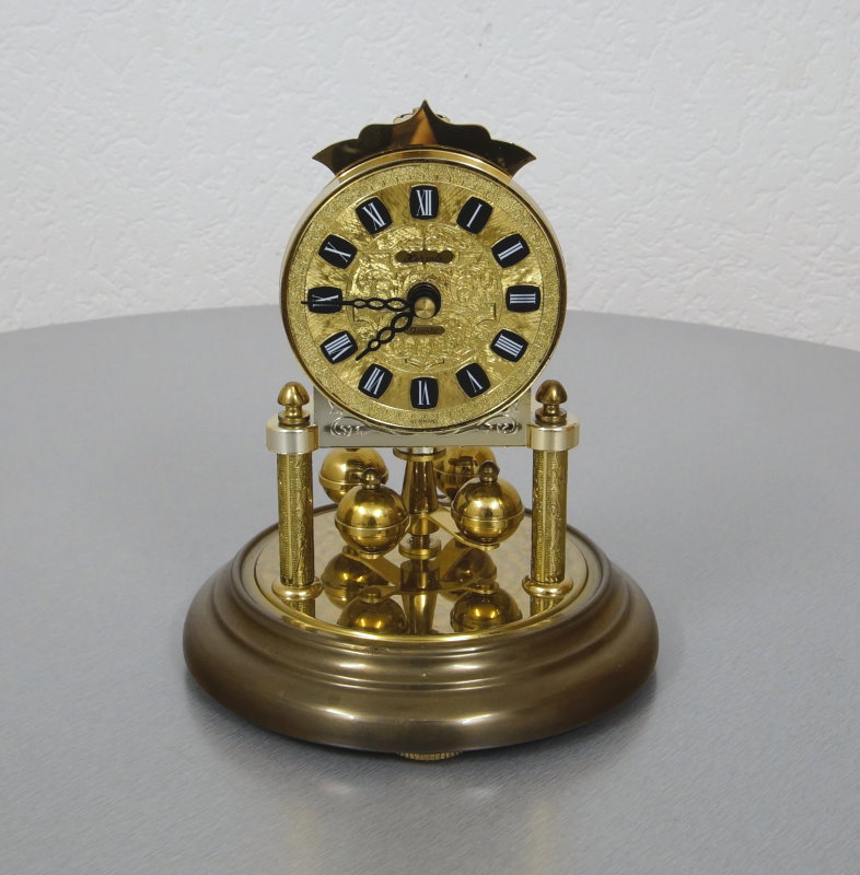 edle zierliche Hermle Quartz Drehpendeluhr Jahresuhr Kaminuhr Buffetuhr